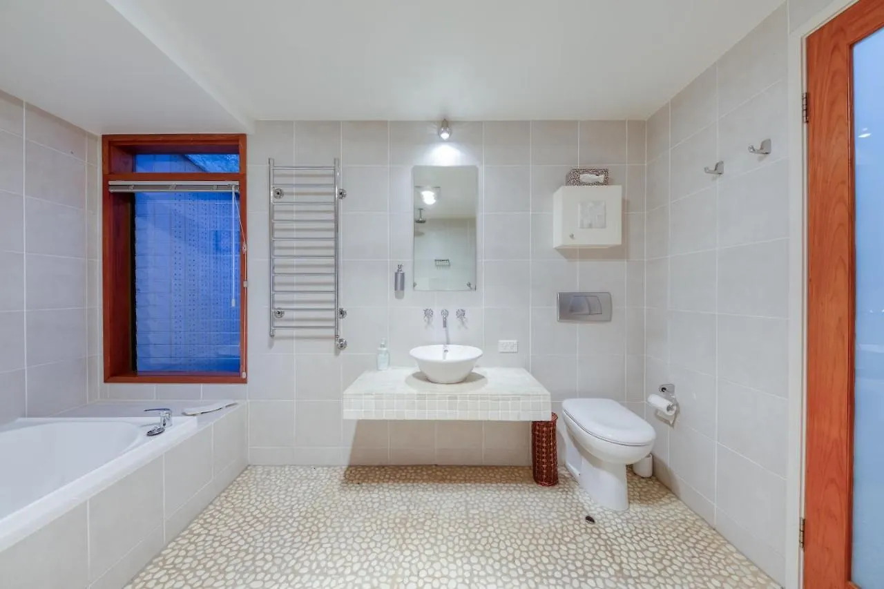 Panzió Taman Sari Luxury Private Pavilions - Pet Friendly Accomodation Mapleton